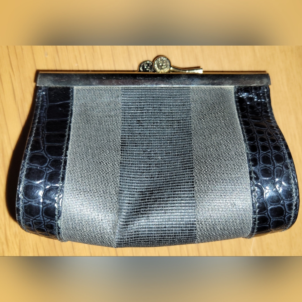 FENDI Vintage Kisslock Mini Coin Purse in Black - Picture 4 of 11